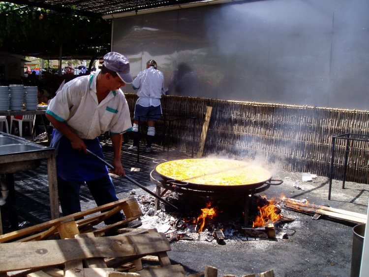 East of Malaga: Making paella