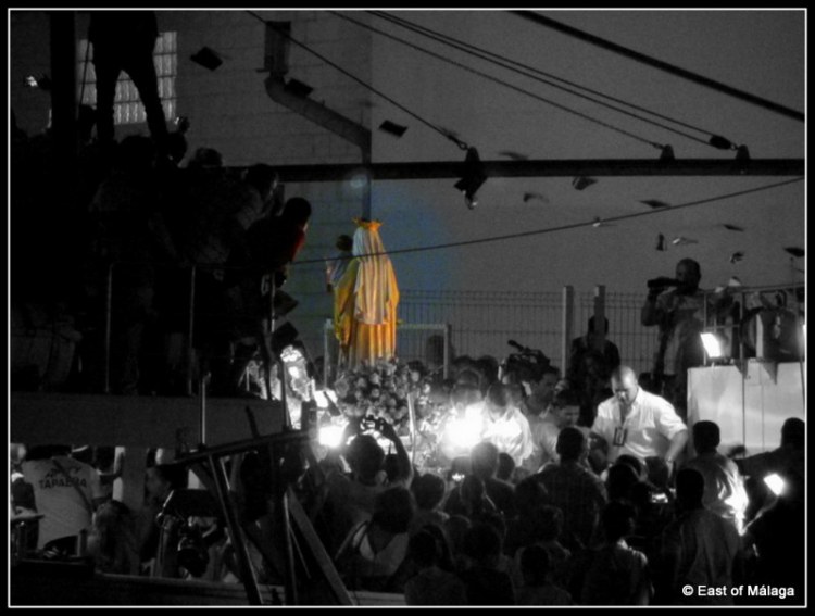 The statue of Virgen del Carmen being loaded onto the boat