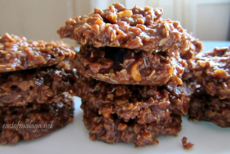 Easy No-Bake Chocolate, Peanut Butter and Oatmeal Cookies