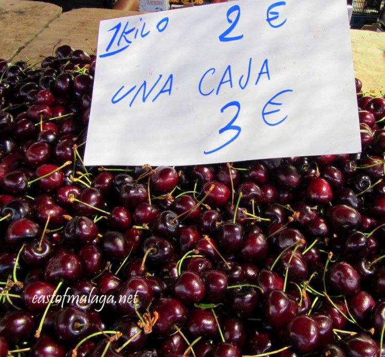 Fresh cherries only €2 per kilo at Spanish streetmarket