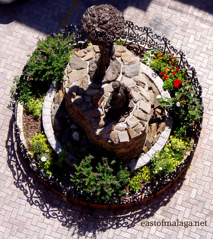 El Vendimiador statue in Plaza Almijara, Competa, Spain (from the church tower)