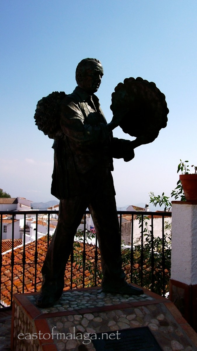 Statue of Los Verdiales, Comares