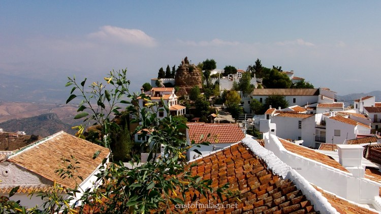 Looking towards Comares castle