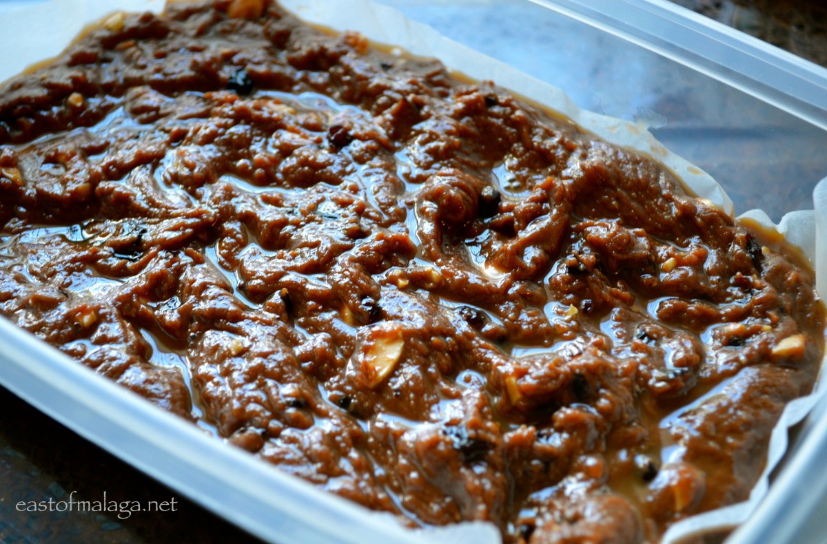 Spread the fudge mixture into a container