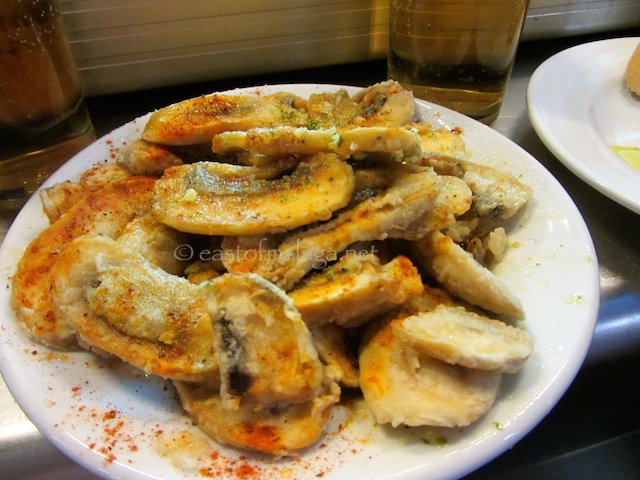 Tapas of freshly cooked mushrooms