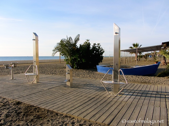 Adapted showers and drinking fountain
